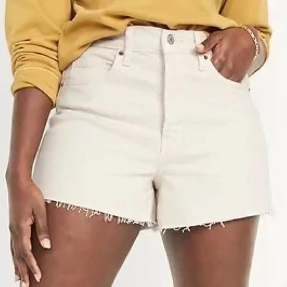Old Navy High Rise slouchy straight Ecru jean cut off shorts size 16 NWT neutral